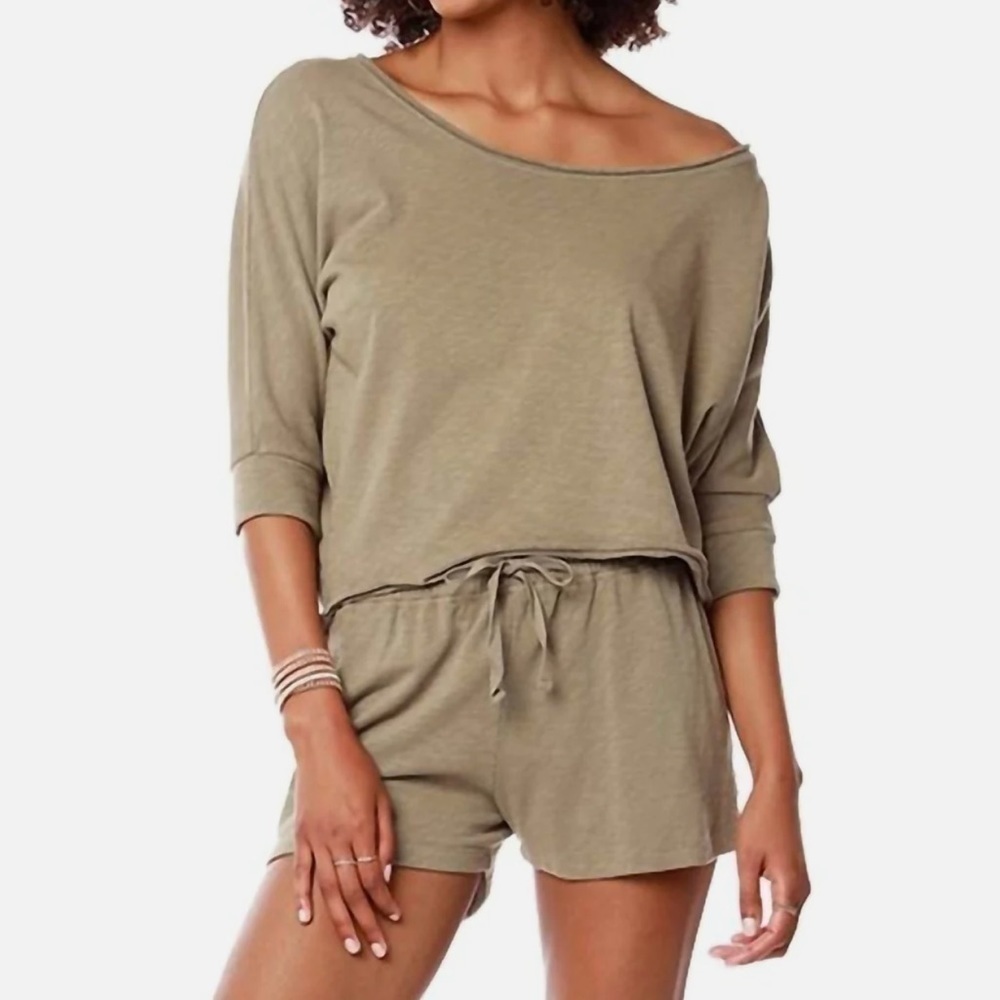 NEW IN PACKAGE - BOBI 3/4 sleeve boatneck tee shirt in Basil Sz S